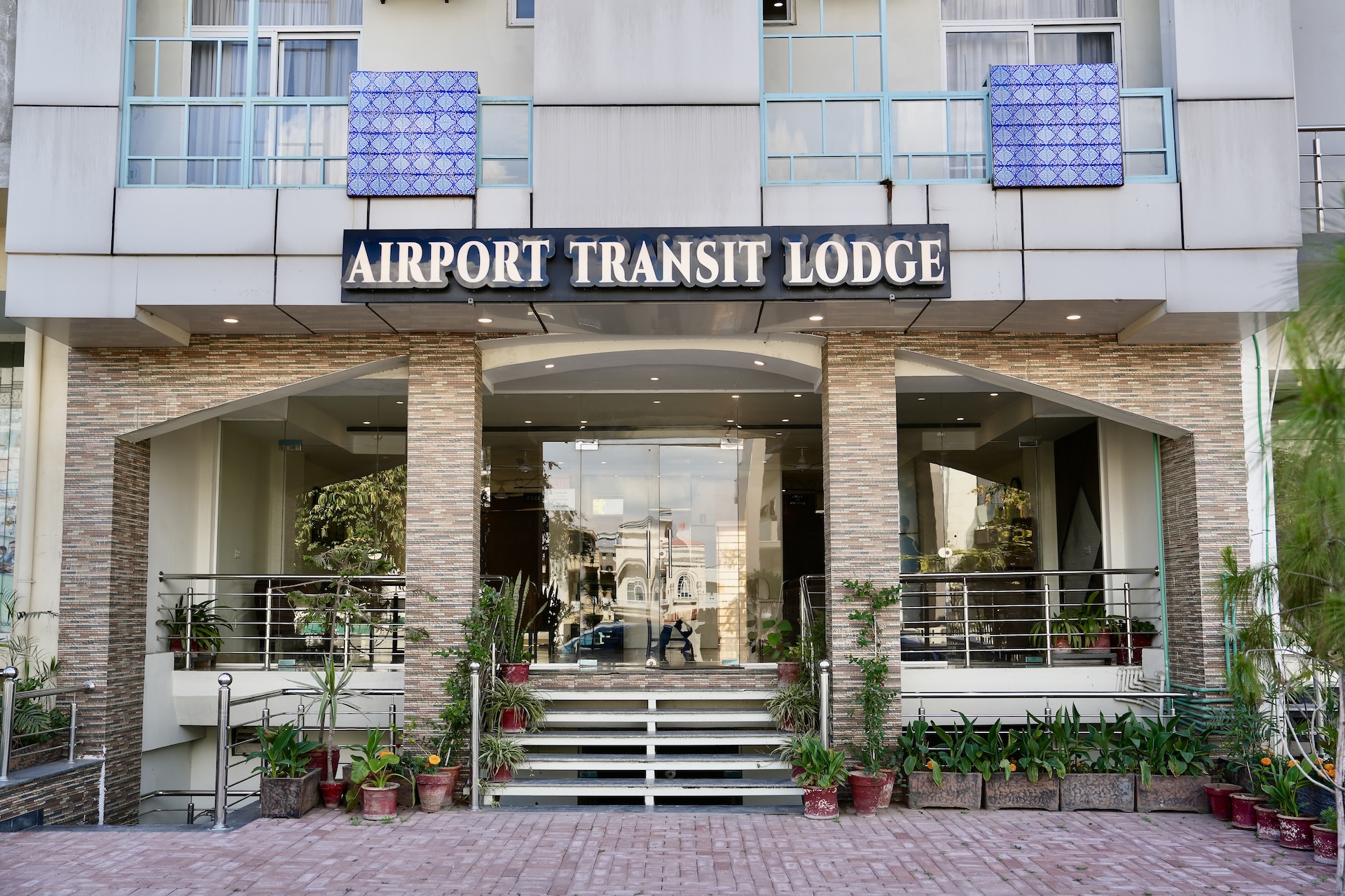 Airport Transit Lodge